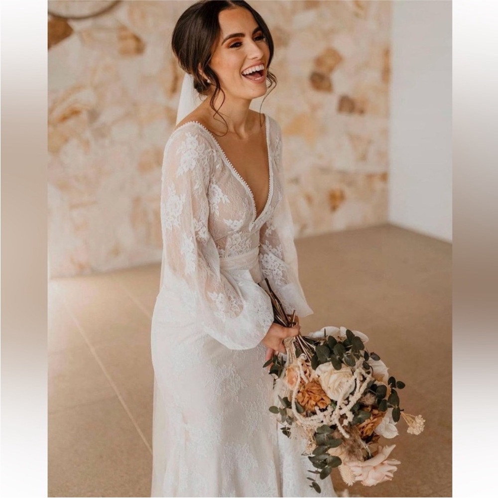 Chic Lace Bridal Gown in White
